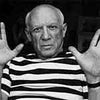  Pablo Picasso prenant la pose photo