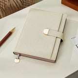 Carnet intime moderne beige porte stylo