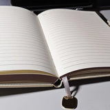 Carnet intime moderne beige porte stylo